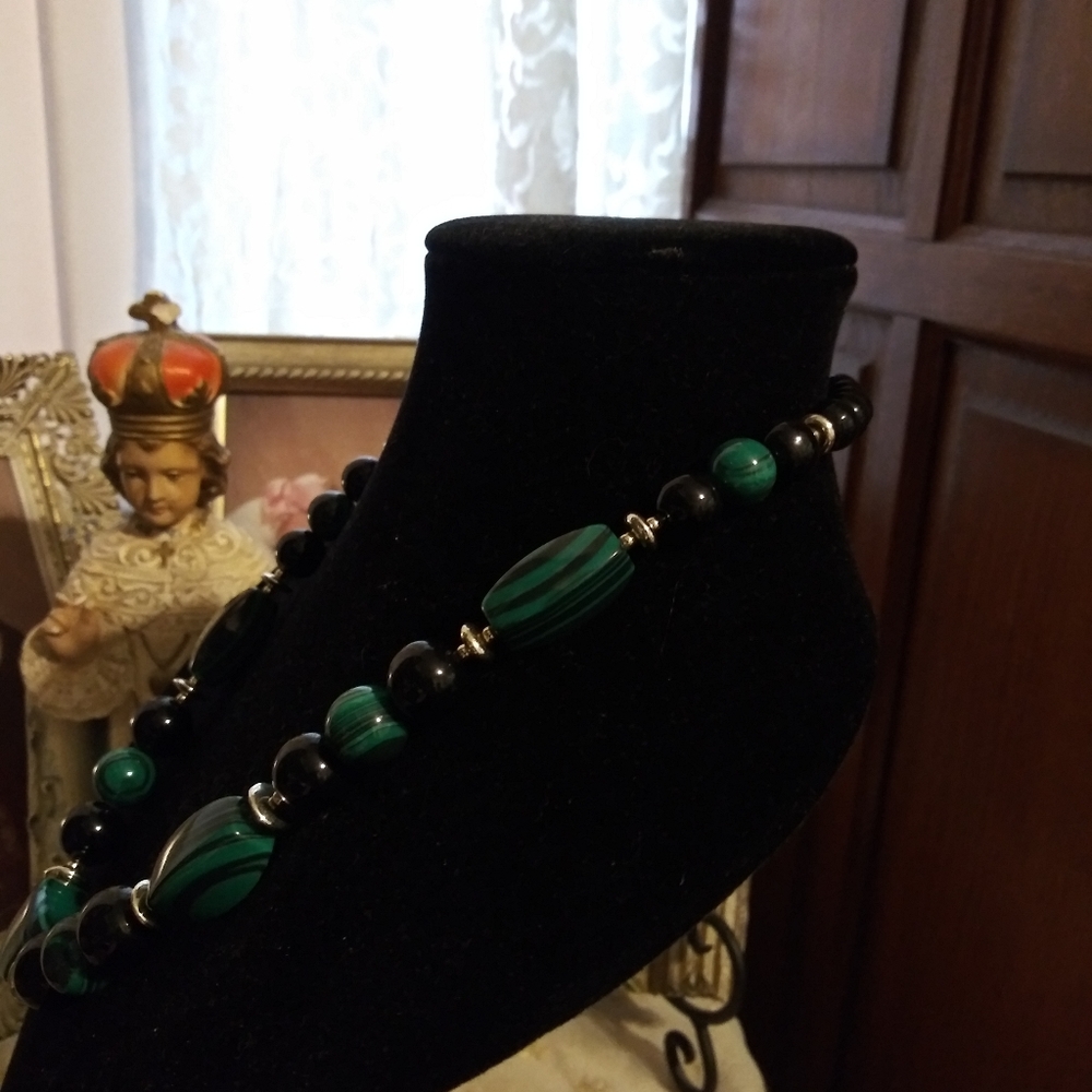 3/$18 Vintage Faux Malachite & Black Bead Necklace - Picture 5 of 5